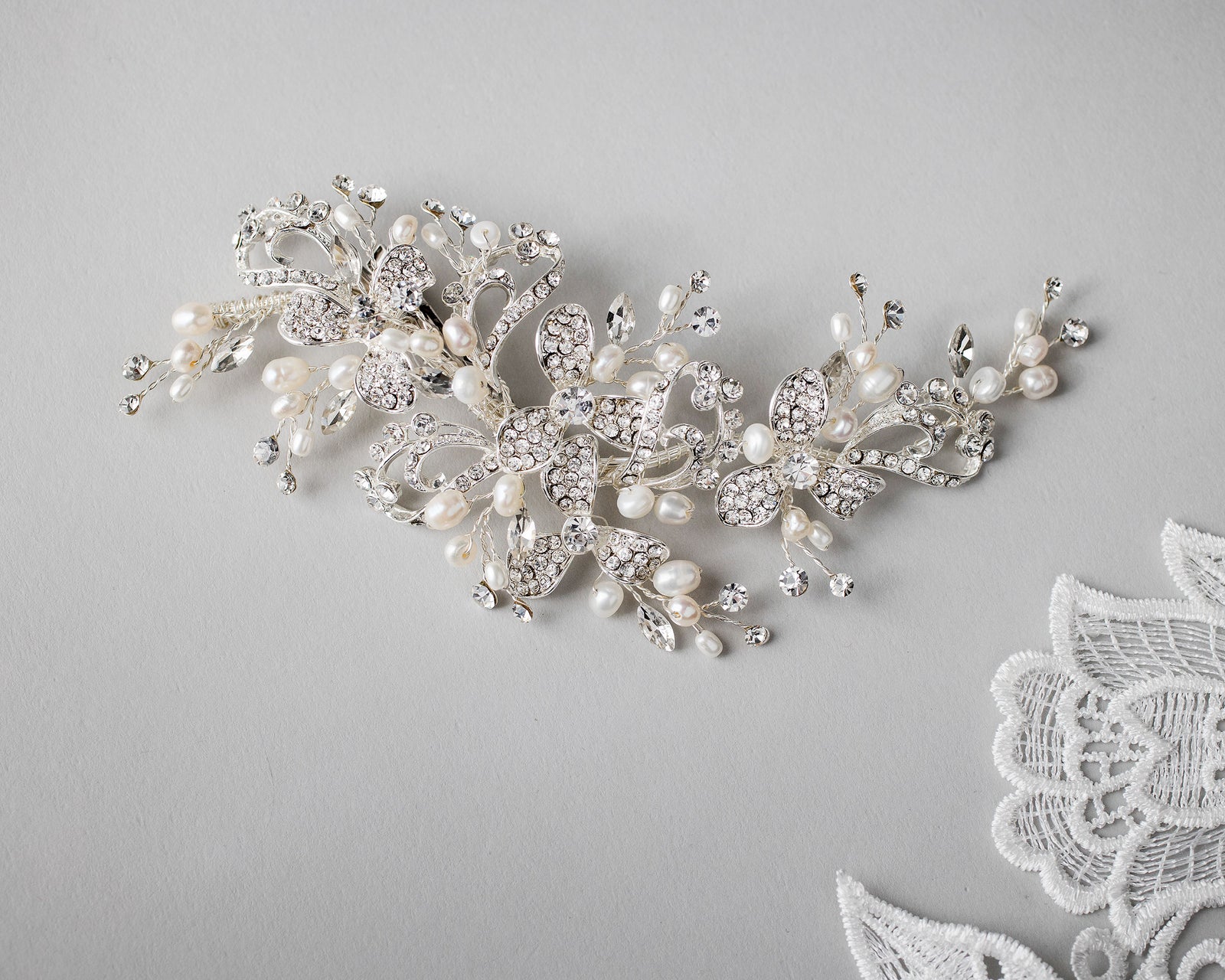 Crystal wedding hair clip with pearls