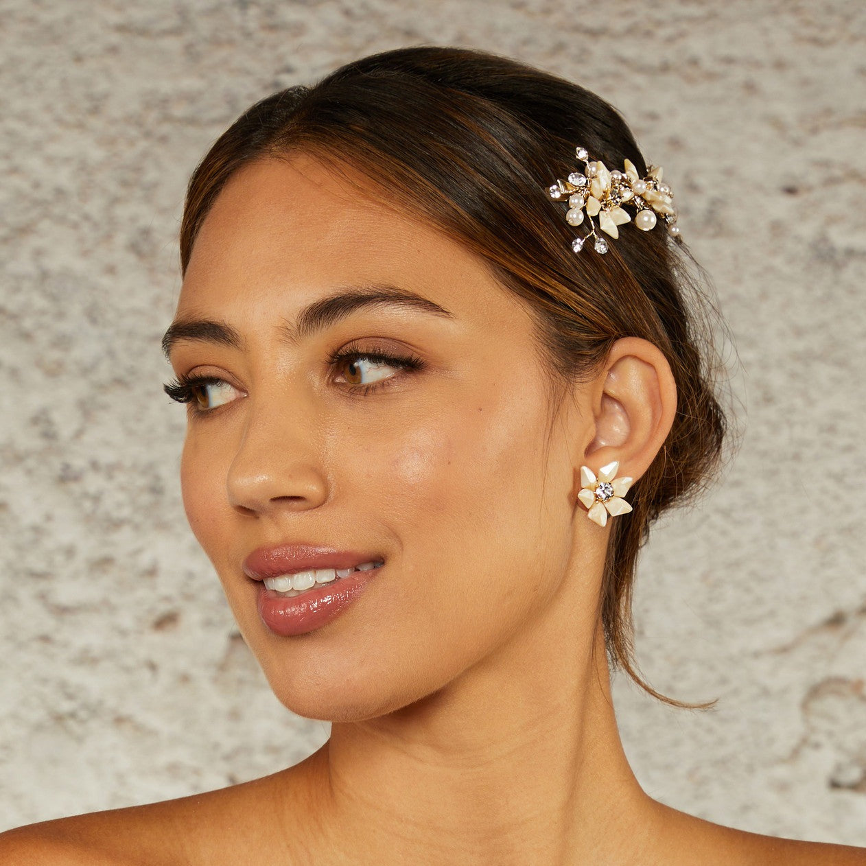 Ivory flower earrings for the bride model