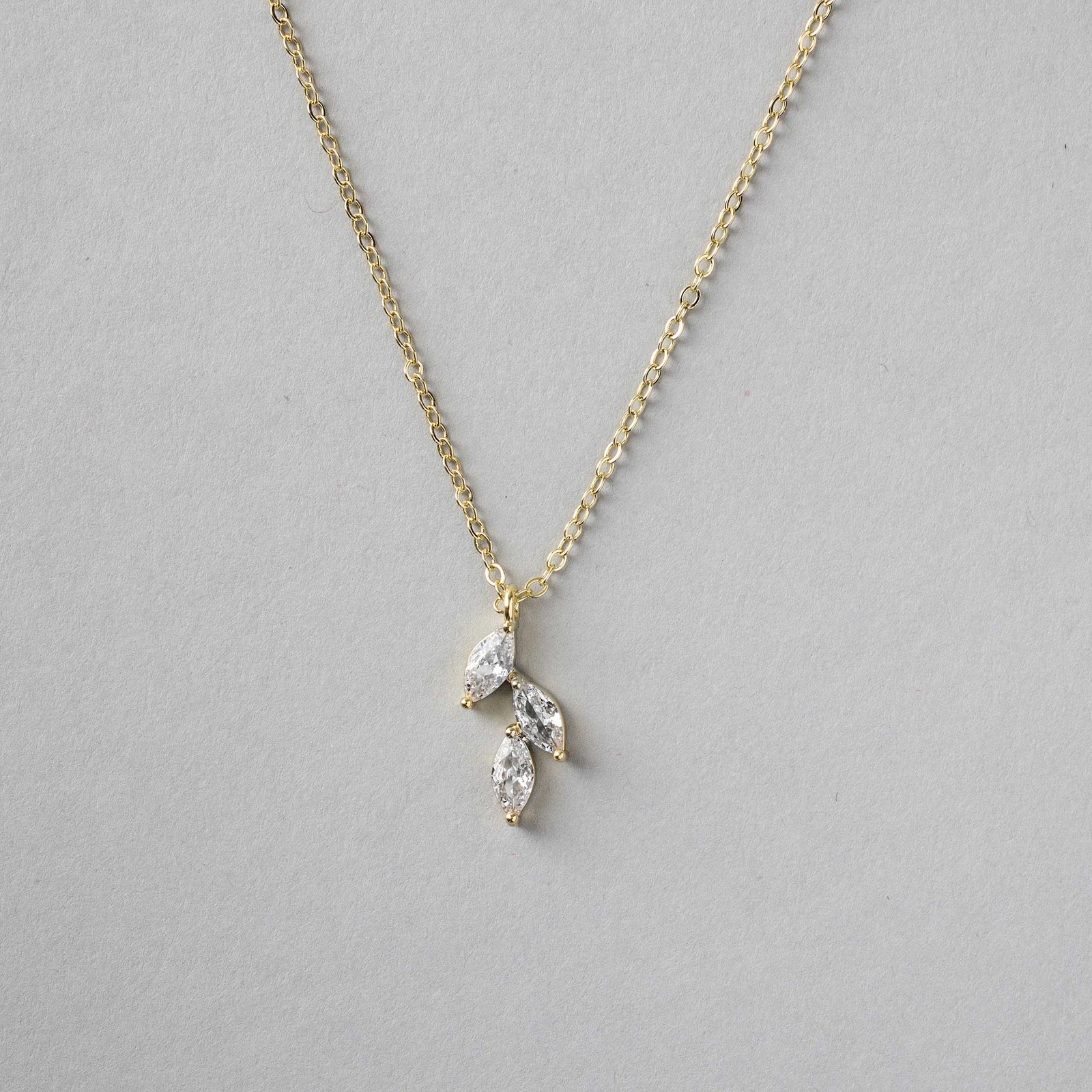 Dainty Leaf Pendant Necklace