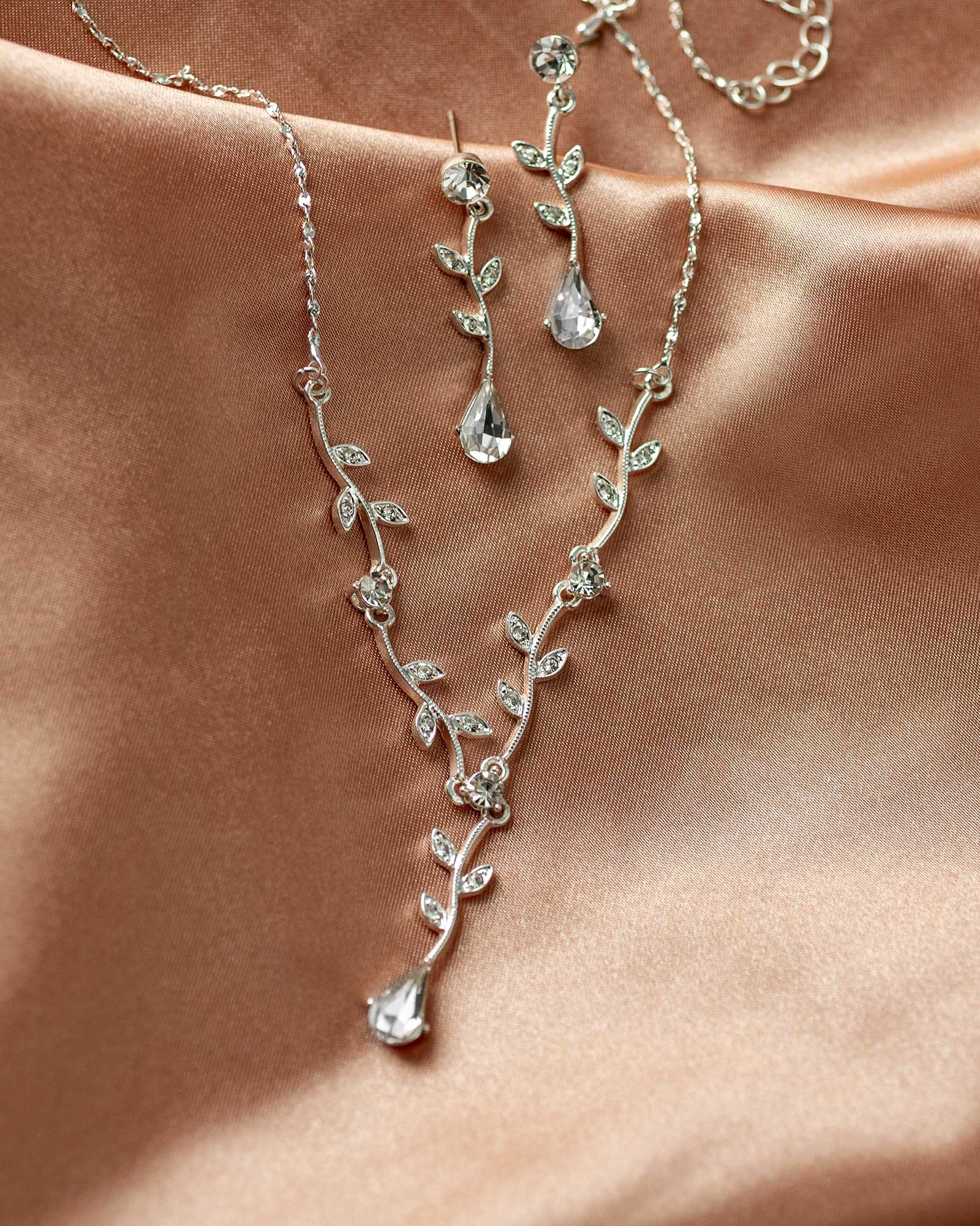 Simple Crystal Vine Necklace Set