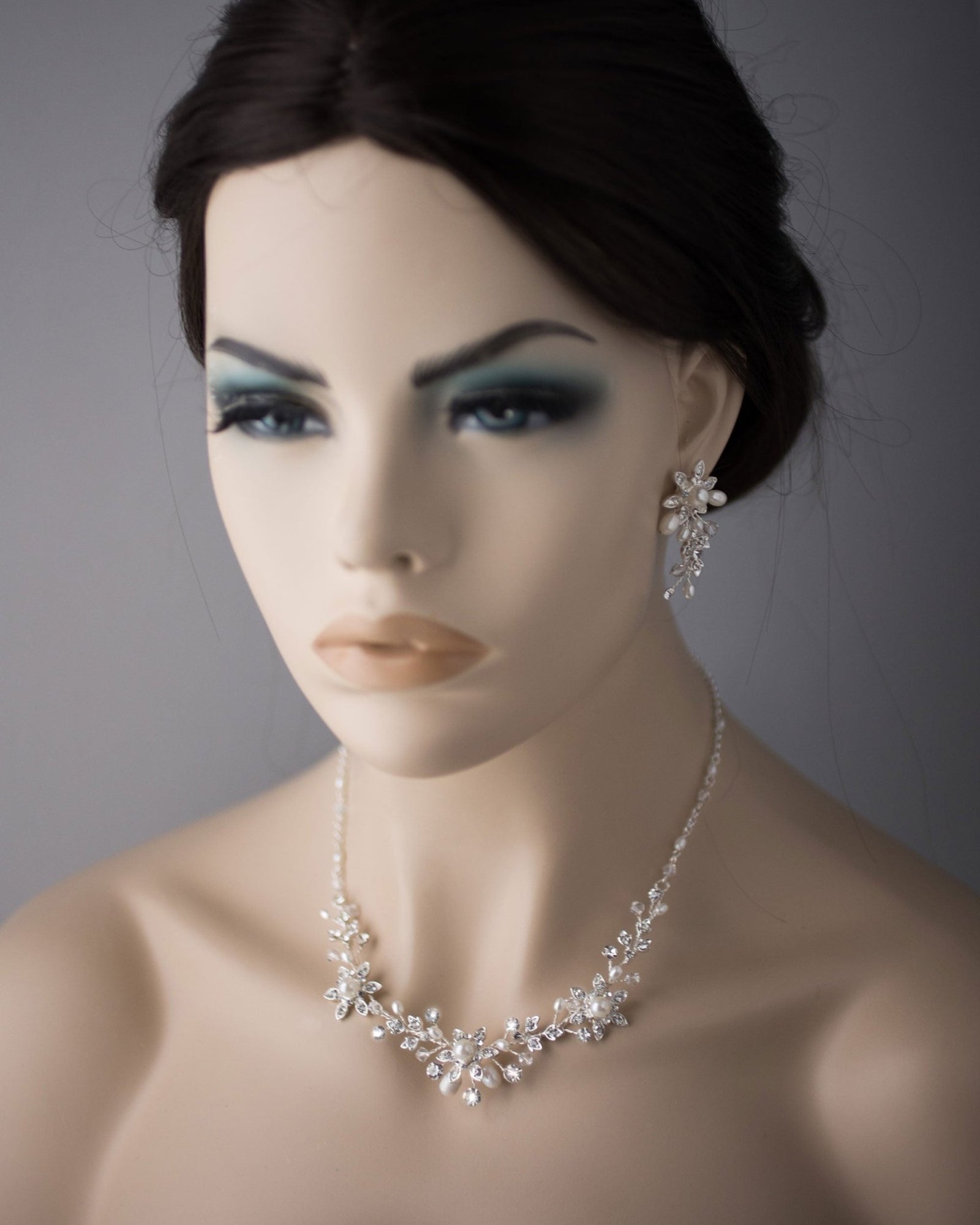 Star Flower Dainty Necklace Set with Pearls - Necklace Set - Cassandra Lynne