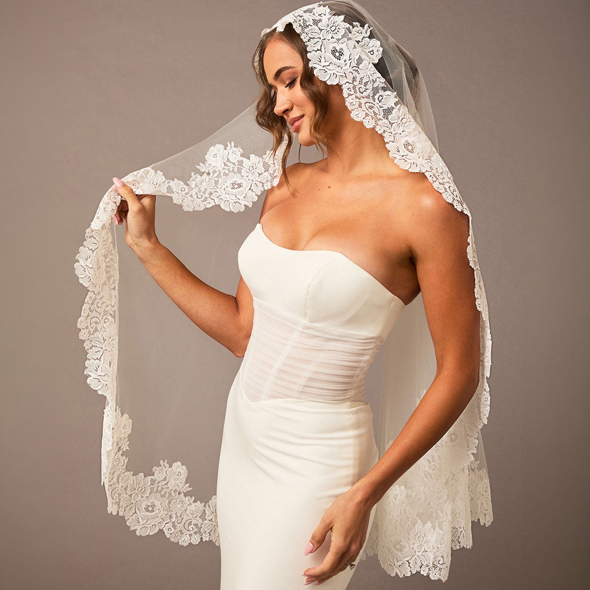 Shop all bridal wedding veils from Cassandra Lynne