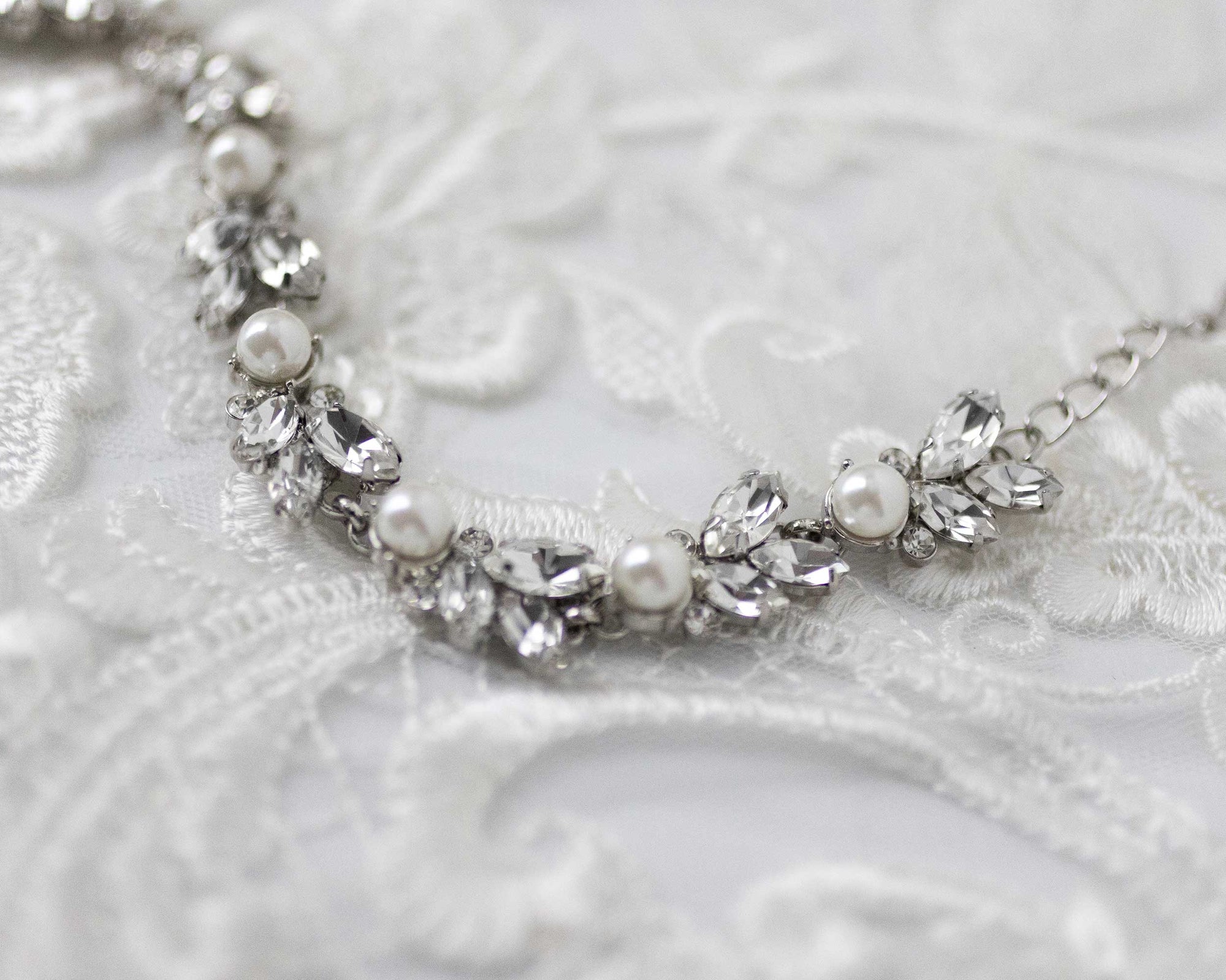 Bracelet of Pearl and Rhinestone Leaf