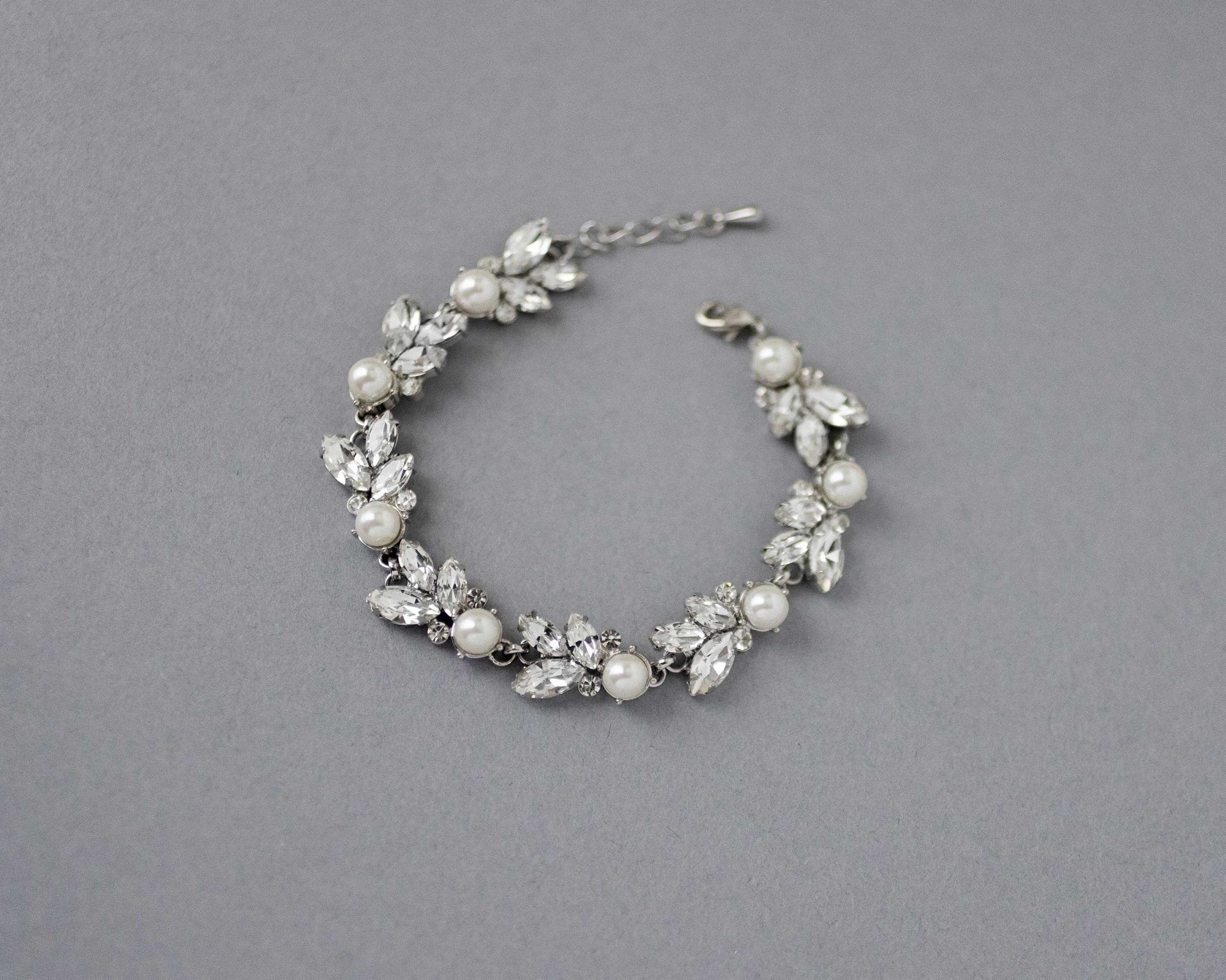 Bracelet of Pearl and Rhinestone Leaf - Bracelet - Cassandra Lynne
