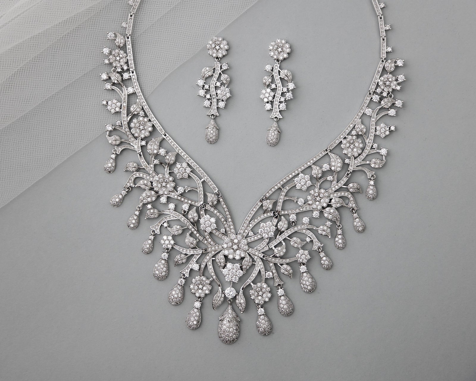 detail image of dubai style large chandelier cz necklace set