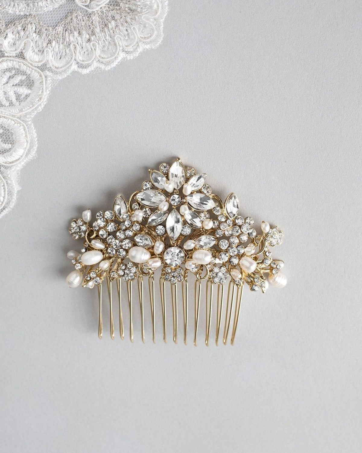 Beautiful bridal comb Beautiful Gold Hair Comb for Weddings with Pearl & Cubic  main image 4