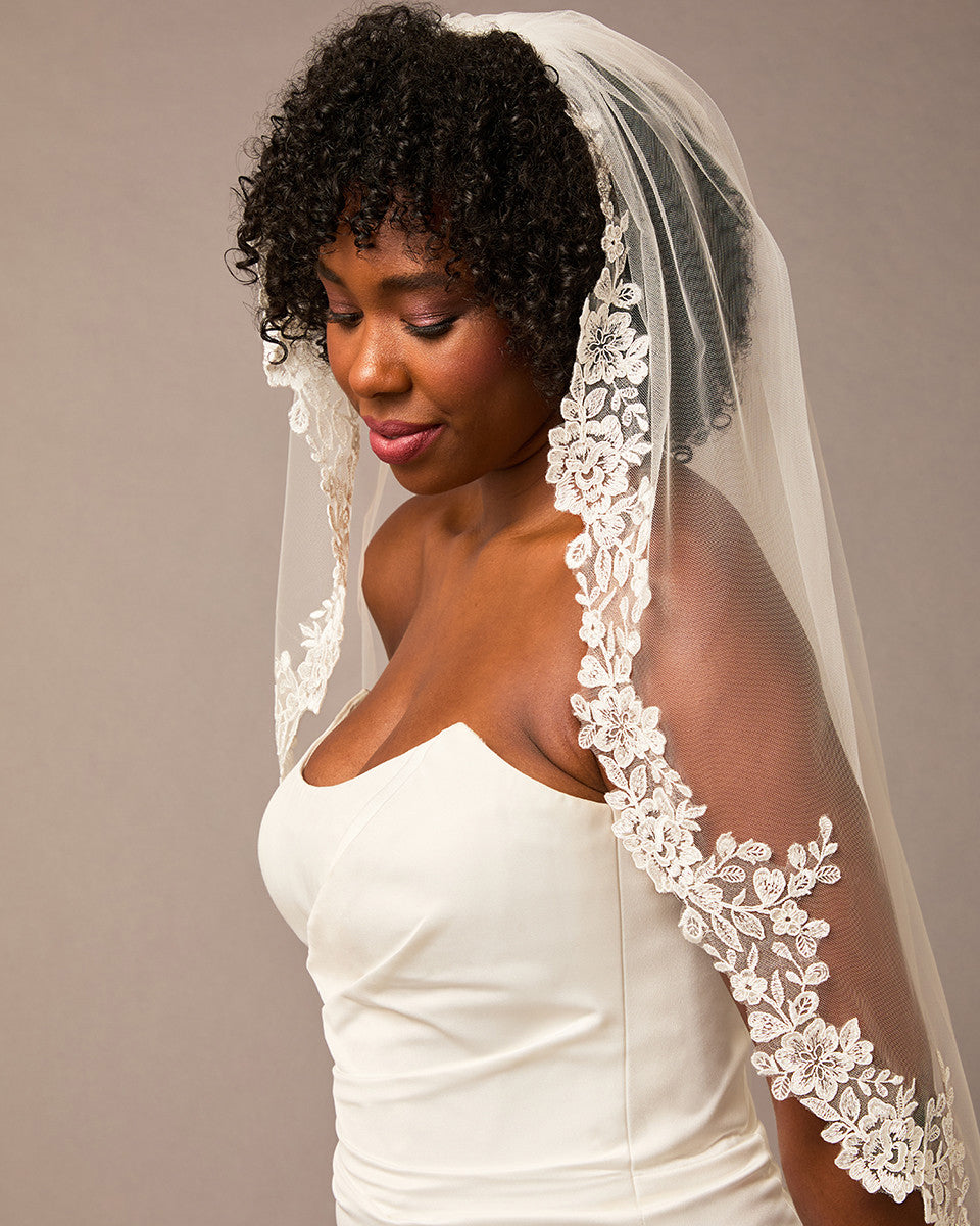 Ivory Lace Trim Fingertip Bridal Veil