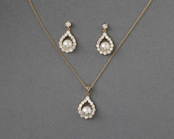 ★LOVE ME MONSTER★ Triple Pearl Long Necklace ☆LOVE ME MONSTER☆ Triple Pearl Long Necklace
