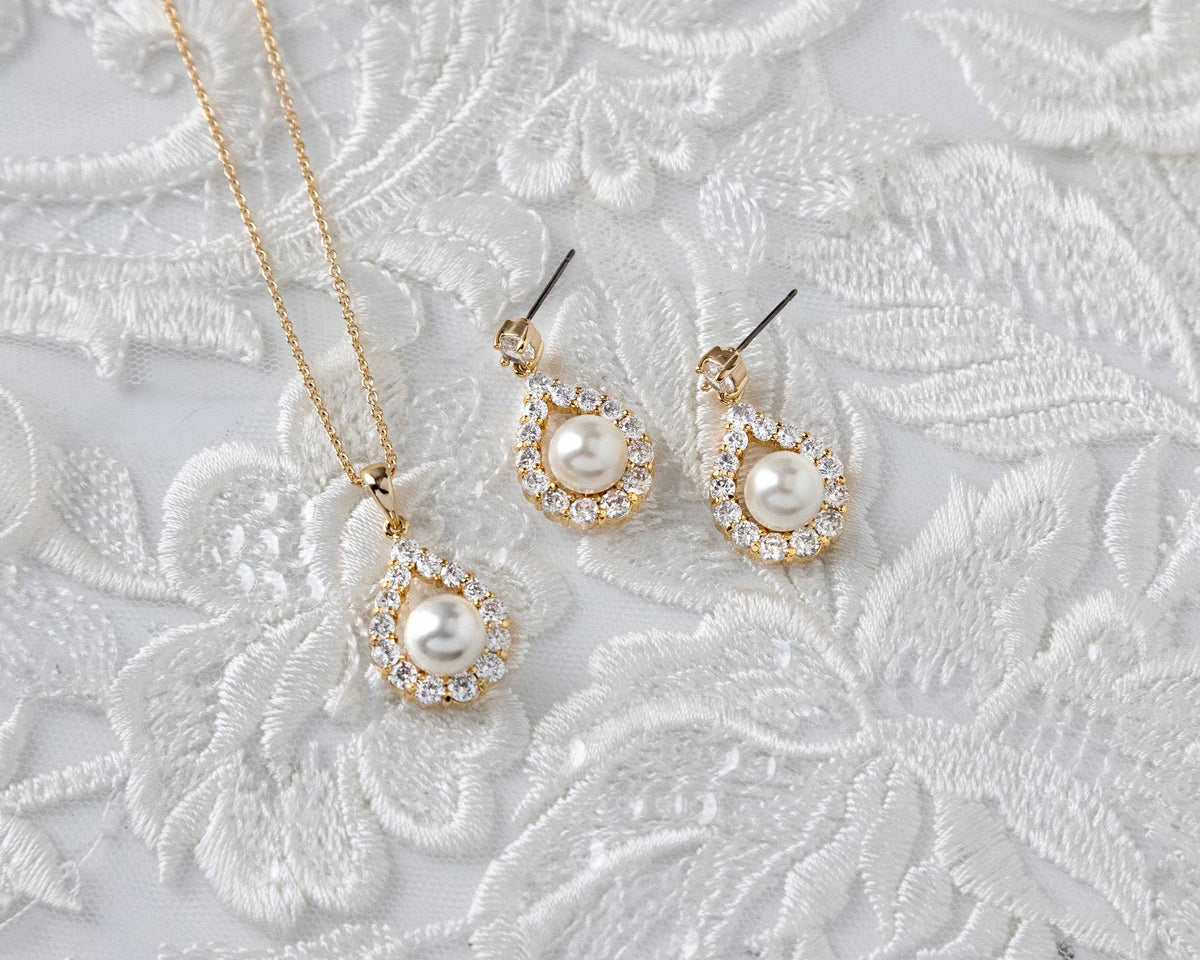 Wedding Jewelry Set of Pearl Drops Necklace