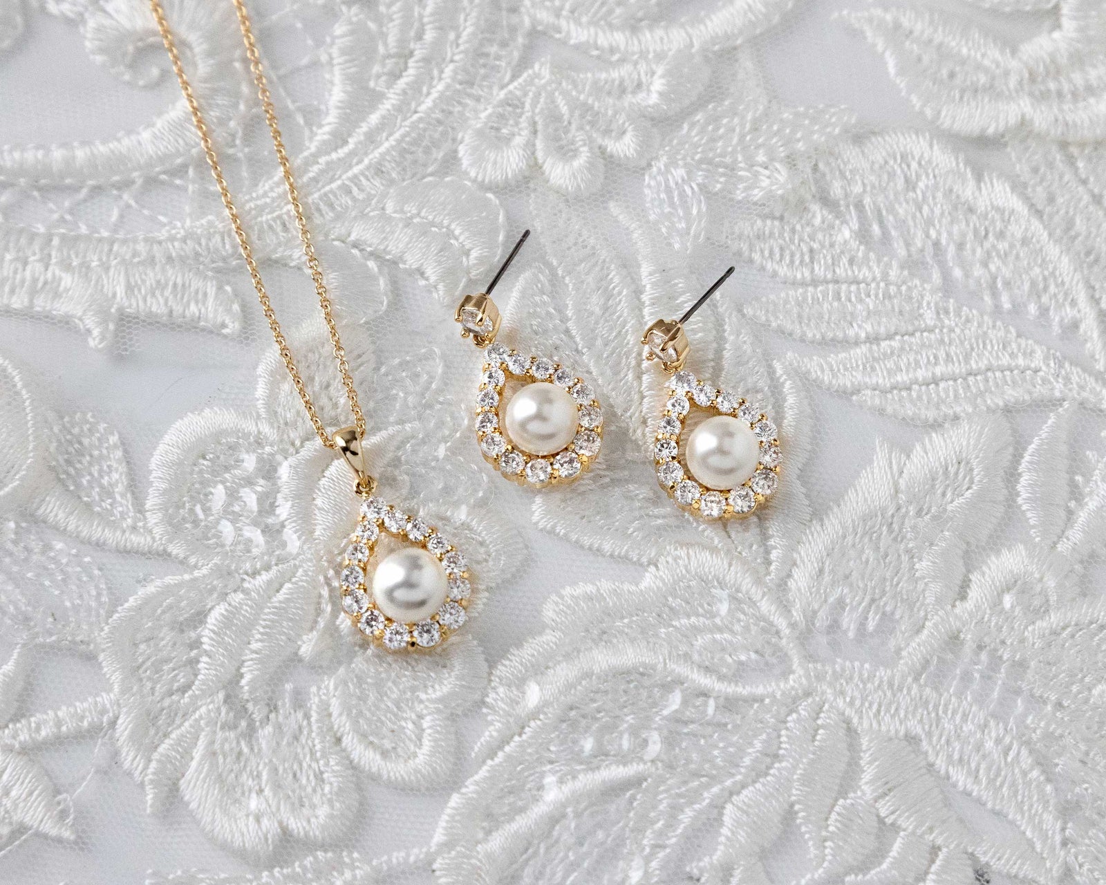 Wedding Jewelry Set of Pearl Drops Necklace