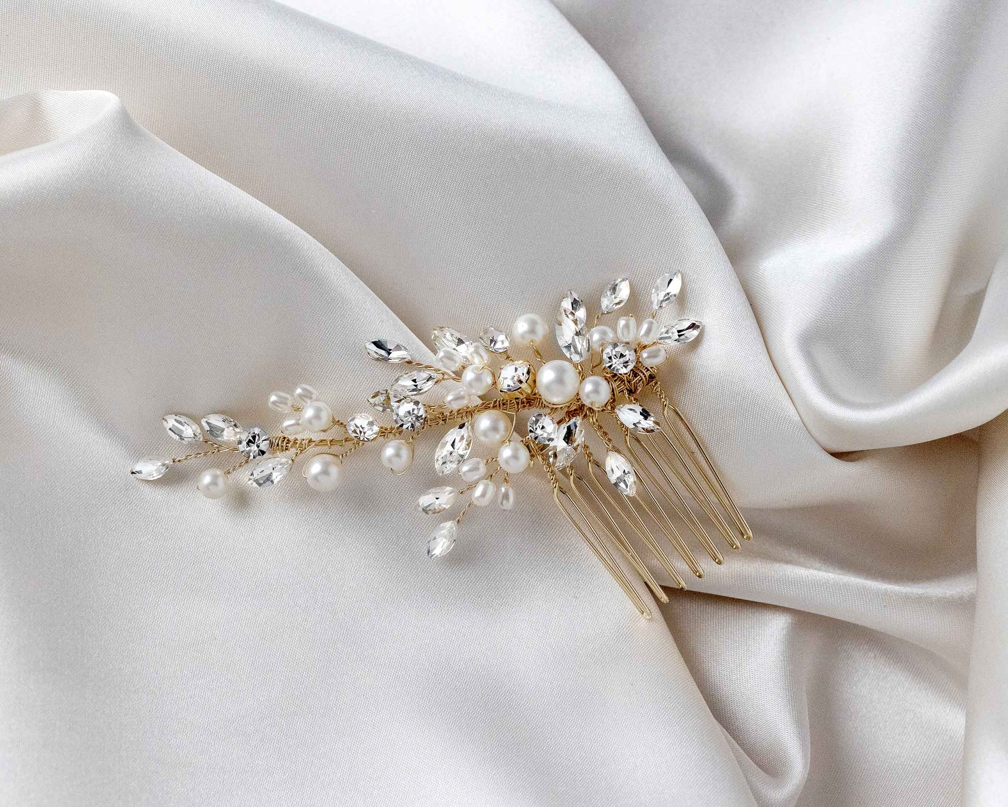 Dainty Wedding Hair Comb with Matte Pearls