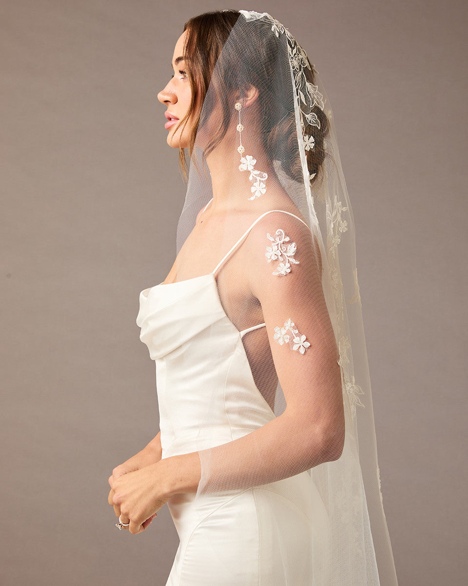 Waltz Mantilla Veil with Lace at the Comb Ivory -Cassandra Lynne