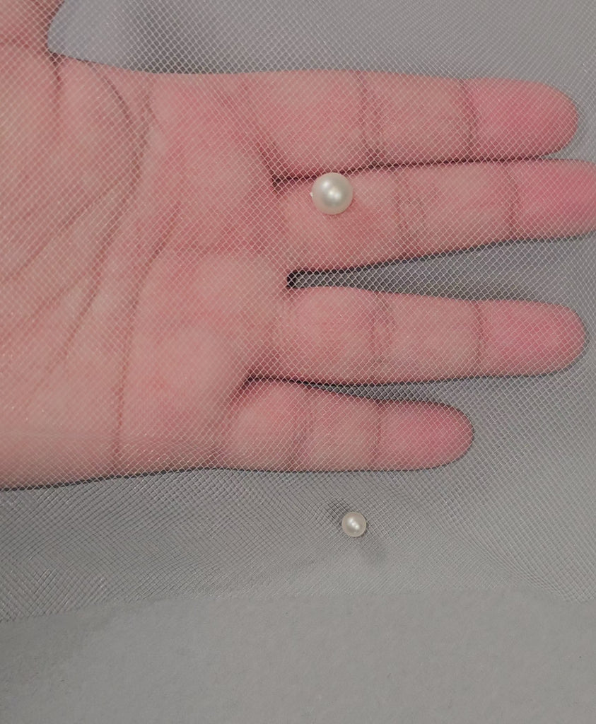 Two sizes ivory pearl scatter veil detail