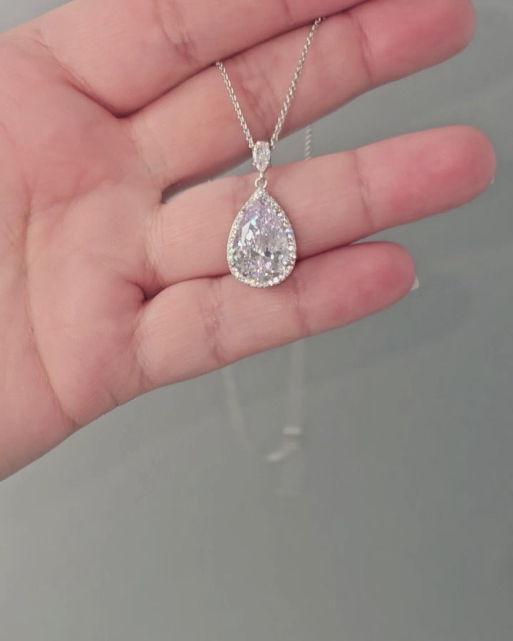 Sparkly pendant and earrings set in silver - Cassandra Lynne