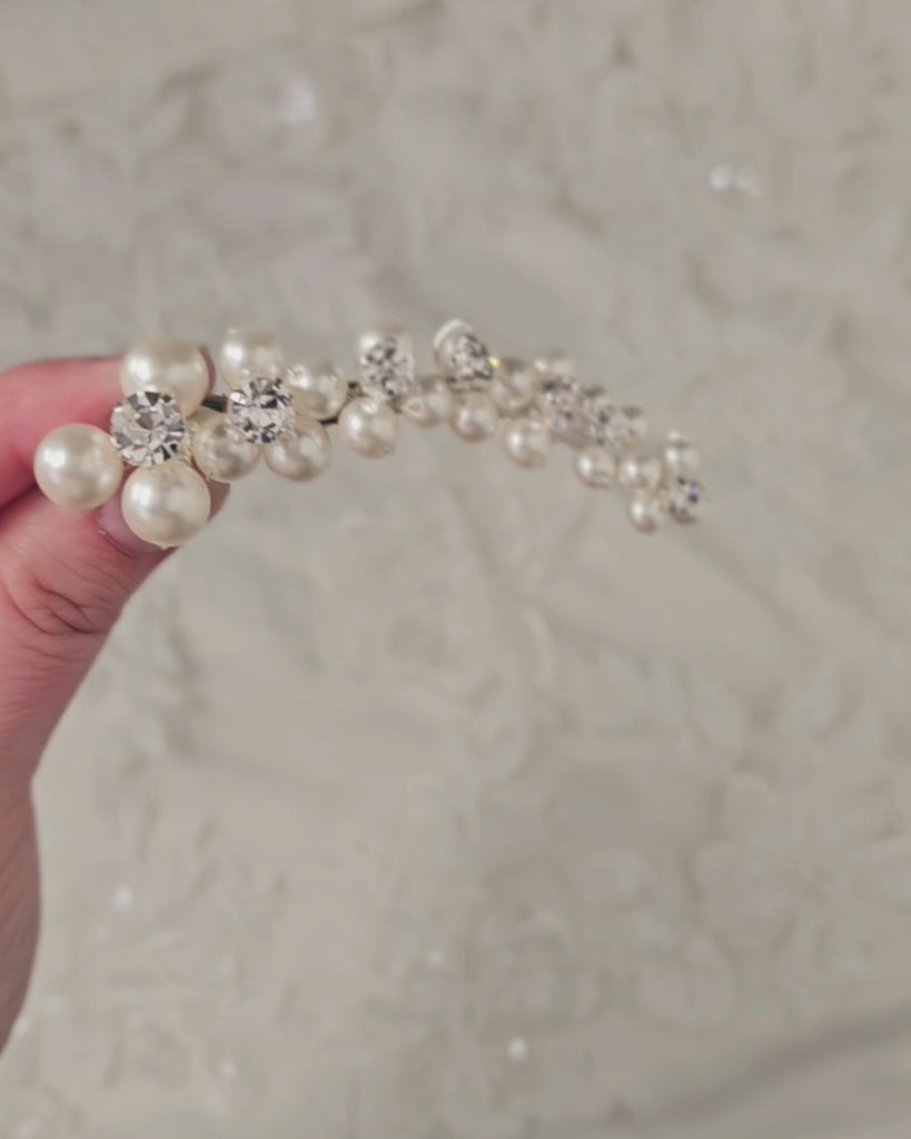 Wedding hair Clip of Simple Pearl Flowers