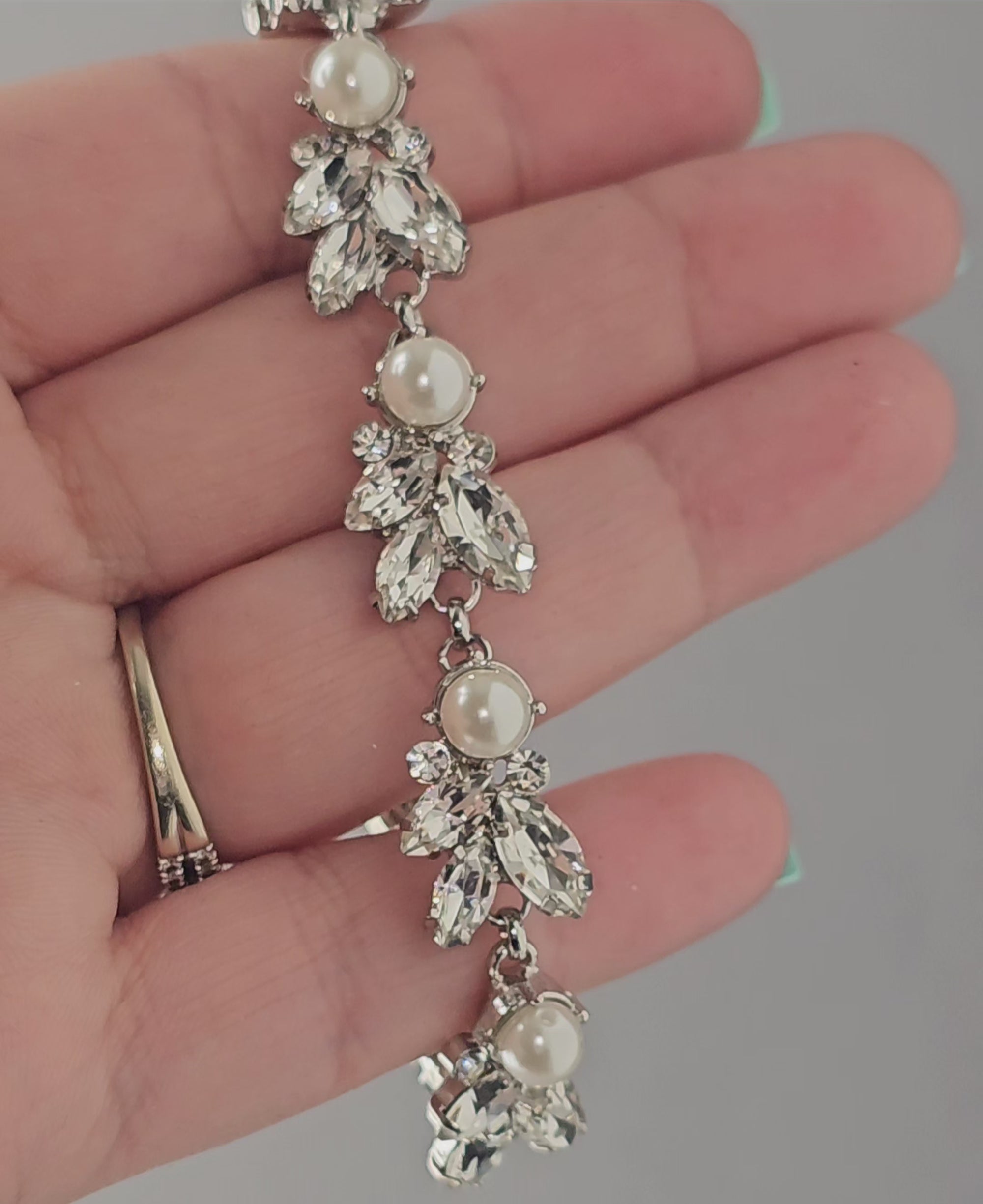 Bracelet of Pearl and Rhinestone Leaf