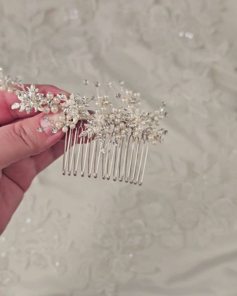 Delicate Wedding Hair Comb with Pearls