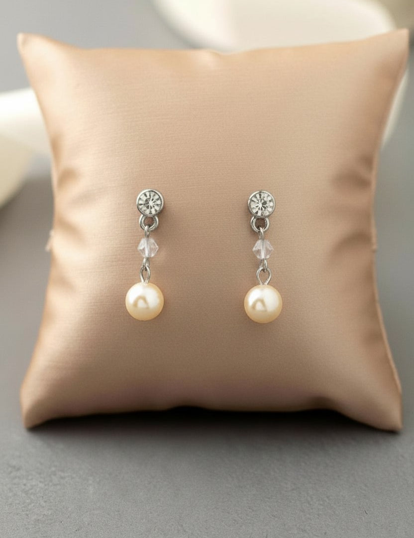 Simple pearl and crystal deep earrings