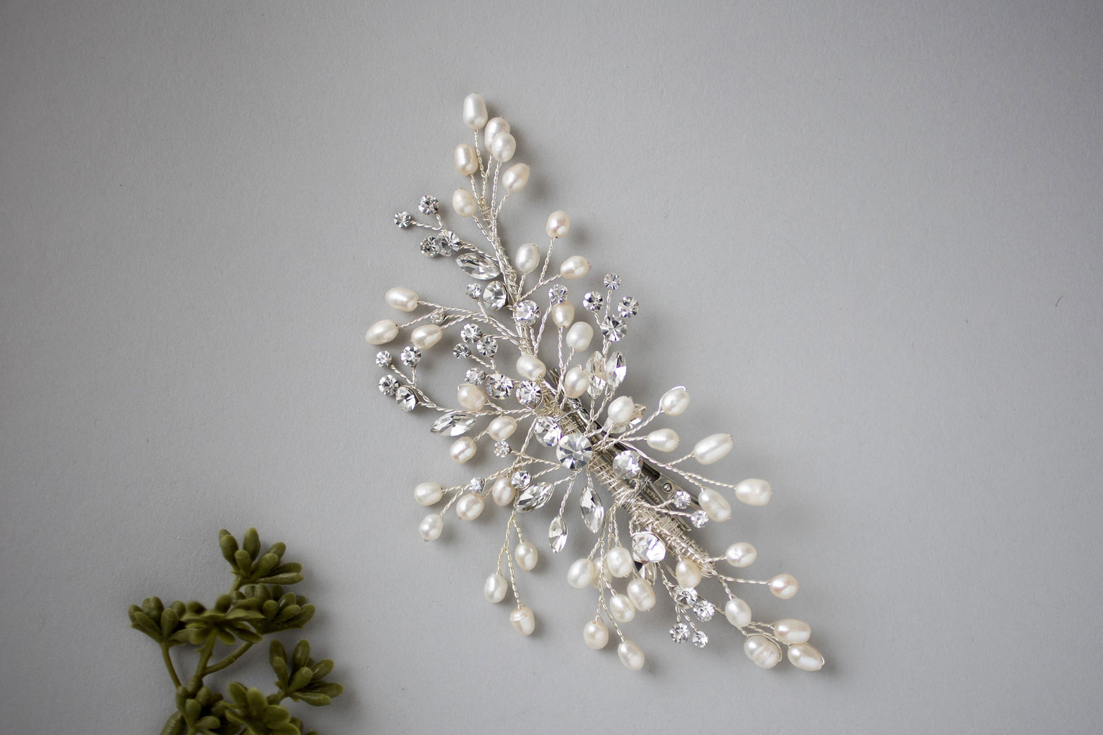 simple freshwater pearl wedding hair decorative comb in silver