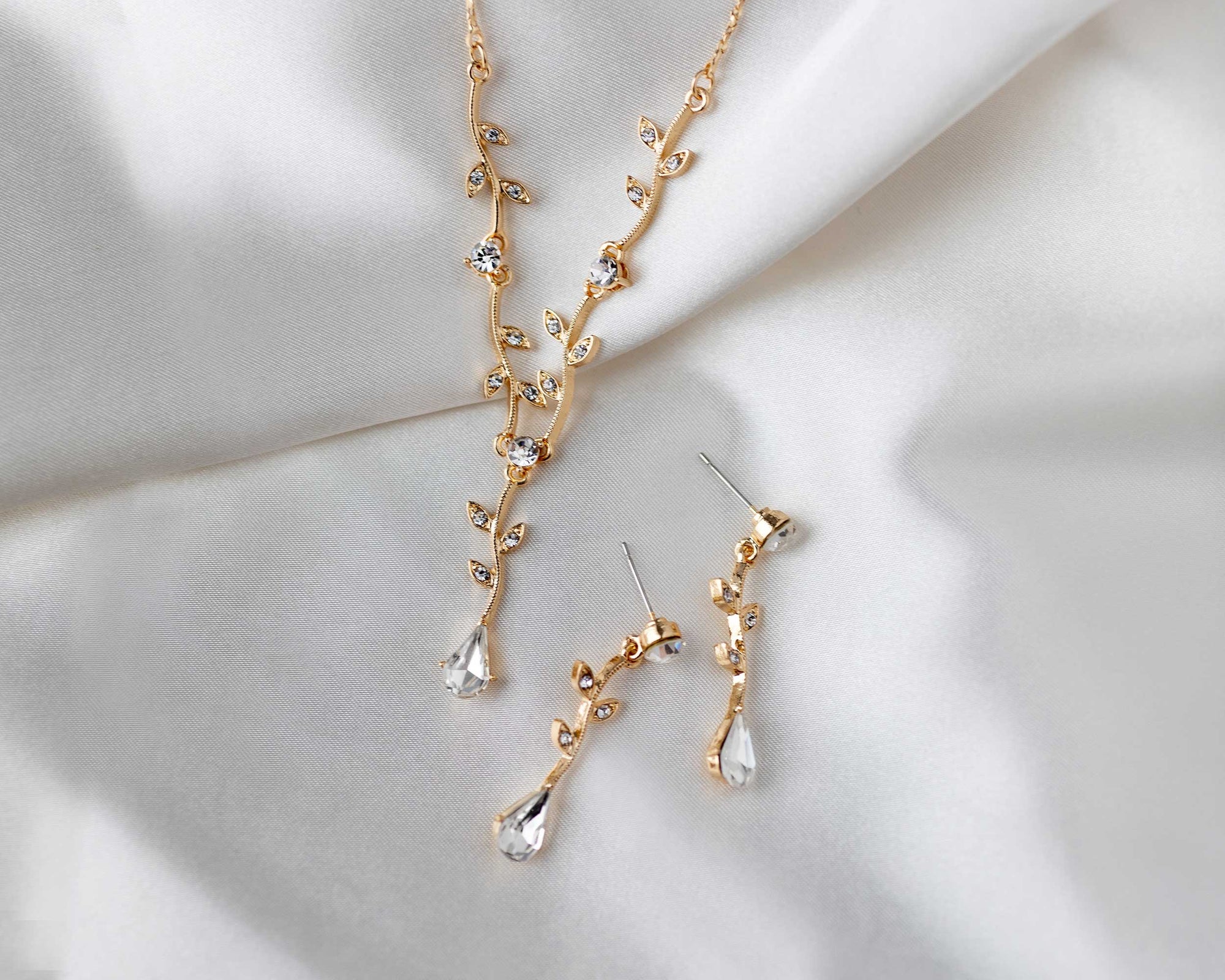 Simple Crystal Vine Necklace Set