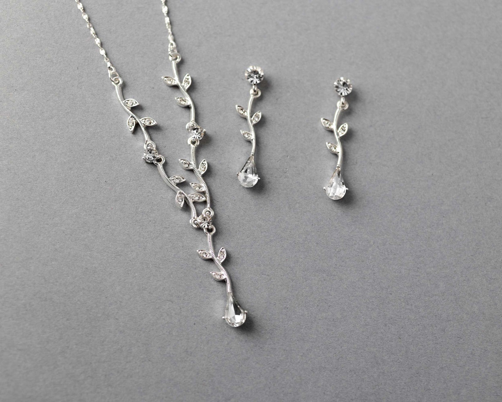Simple Crystal Vine Necklace Set