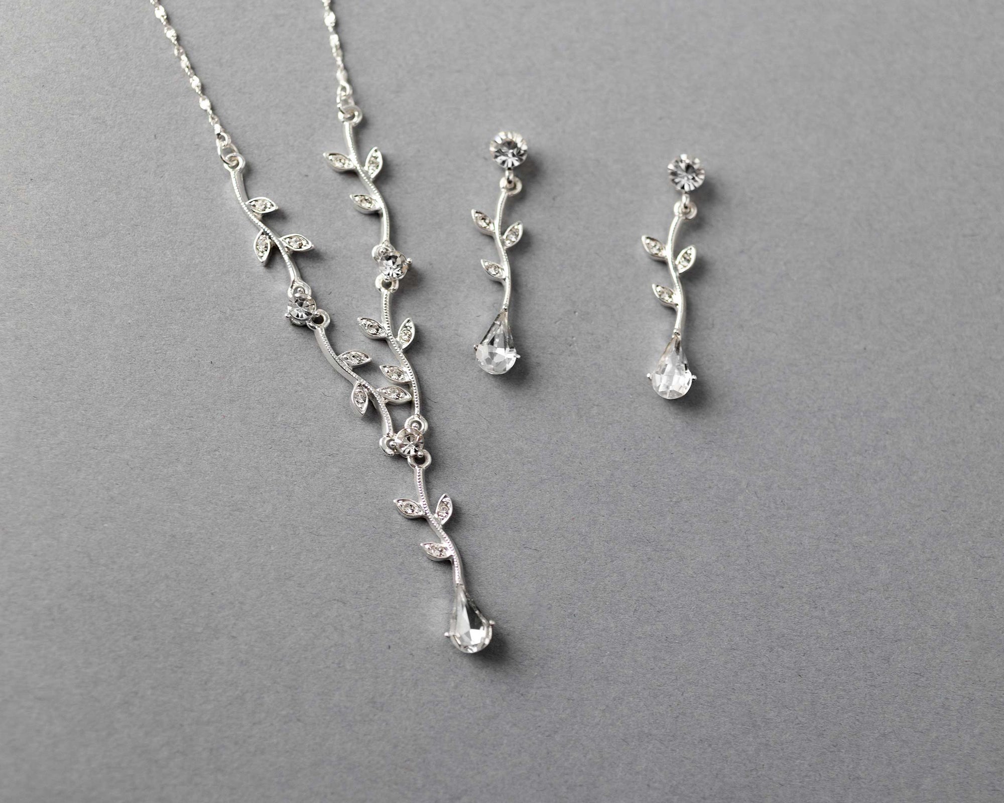 Simple Crystal Vine Necklace Set