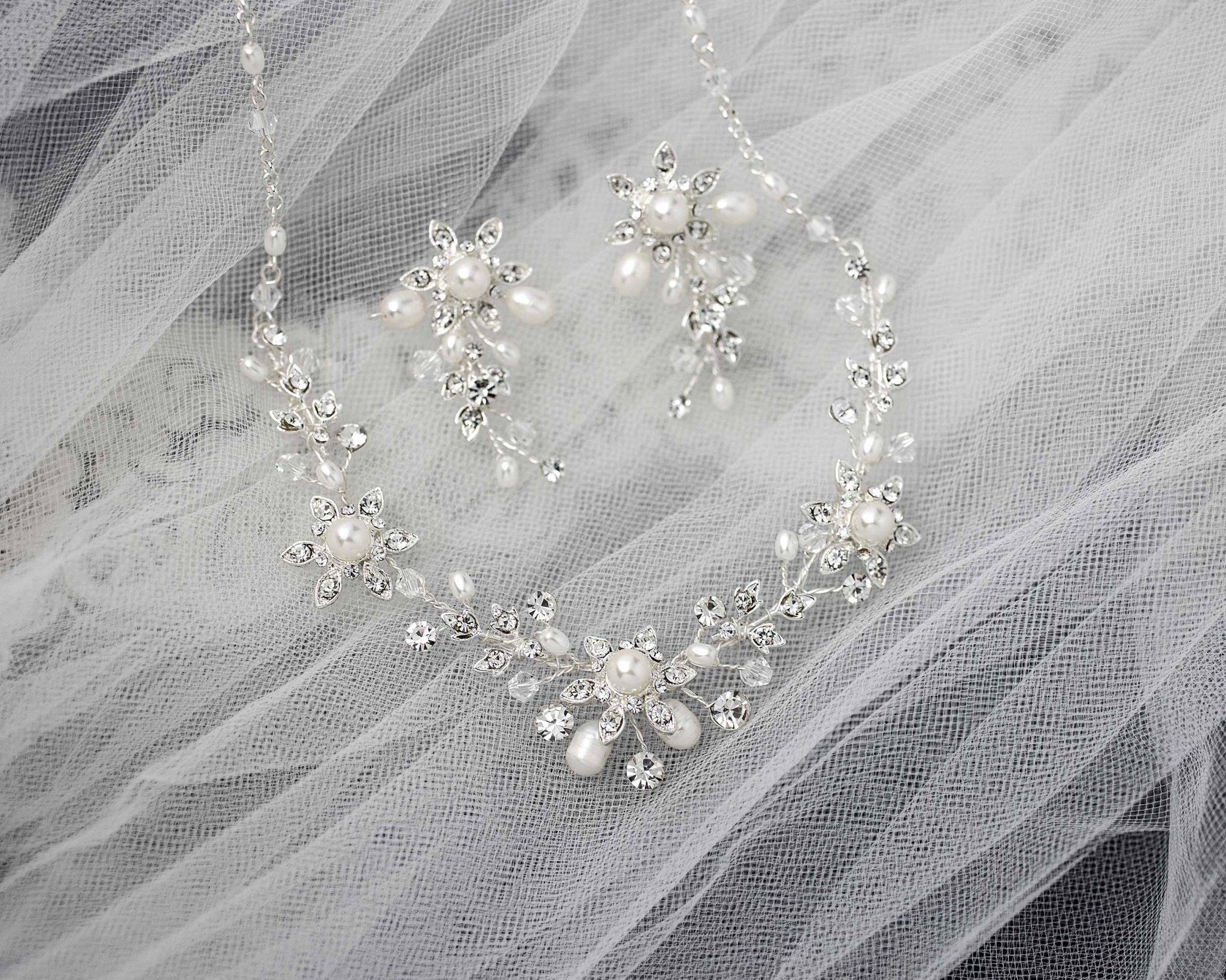 Star Flower Dainty Necklace Set with Pearls - Necklace Set - Cassandra Lynne