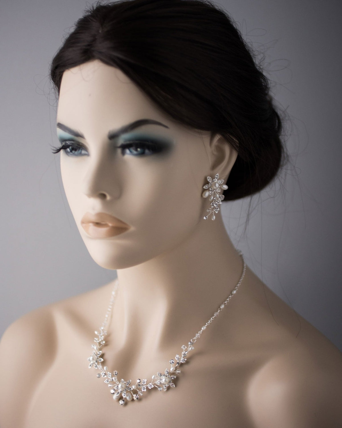 Star Flower Dainty Necklace Set with Pearls - Necklace Set - Cassandra Lynne