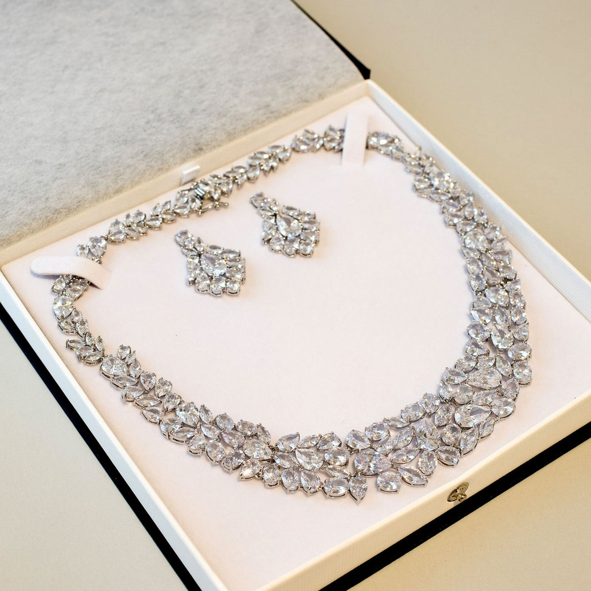 Wedding Statement Necklace | Bridal Pearl Jewelry - Glitz And Love