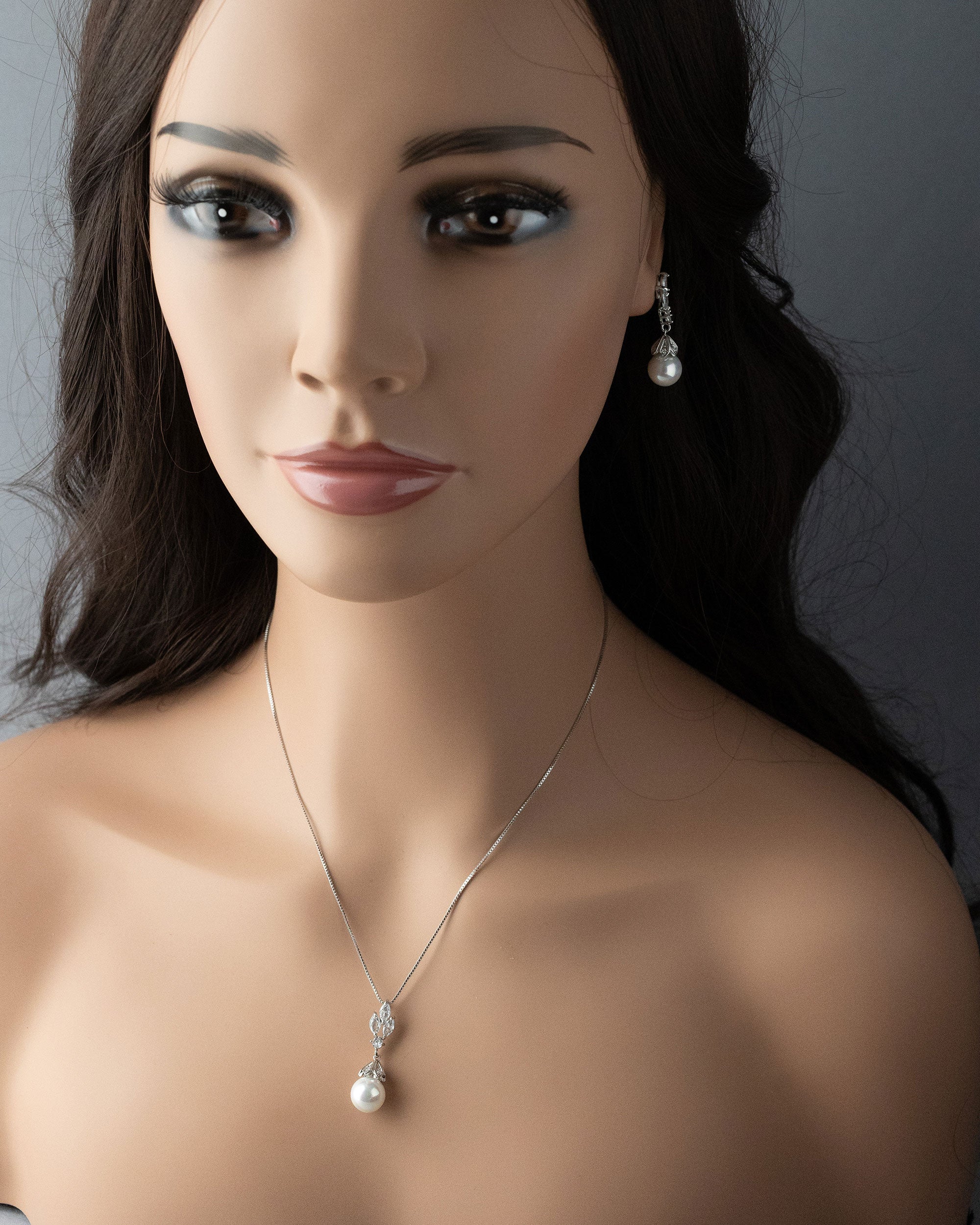 Vintage Inspired Pearl Pendant Necklace Set