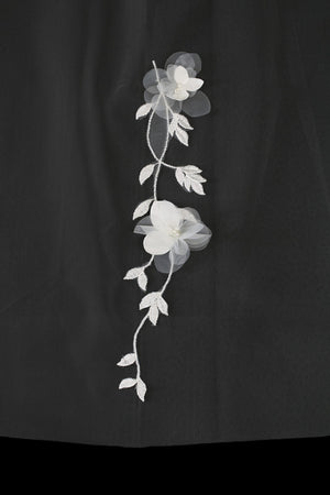 Regal Wedding Veil with 3D Flowers and Vines