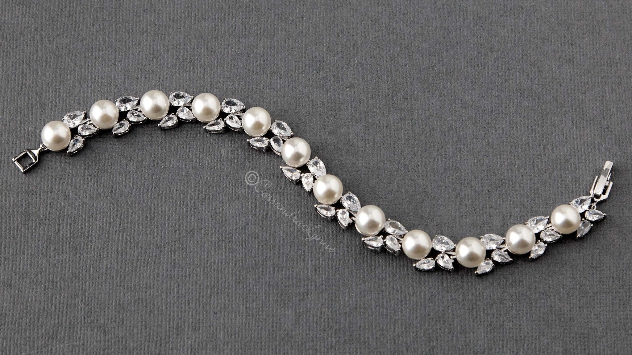Buy Zaveri Pearls Gold Tone Kundan & Pearls Floral Bridal Ring Bracelet -  ZPFK7415 Online