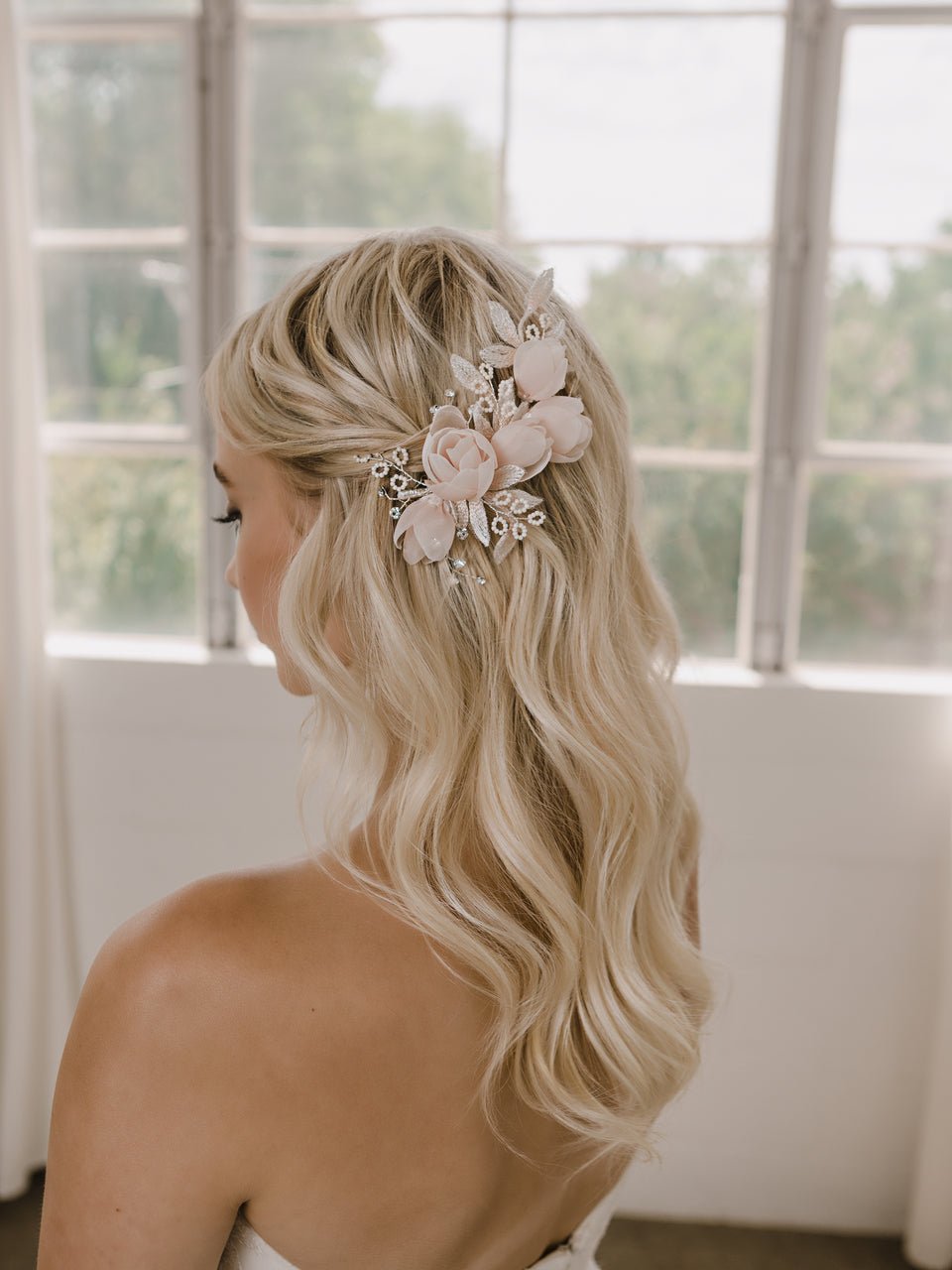 Bridal hair inspiration with Dried flowers