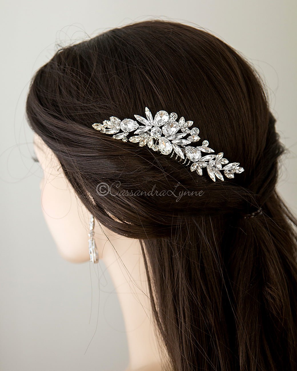 https://cassandralynne.com/cdn/shop/products/bridal-comb-of-pear-and-marquise-stonescassandra-lynne-201086_1200x.jpg?v=1667402883