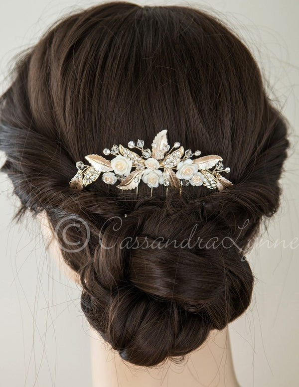 https://cassandralynne.com/cdn/shop/products/bridal-veil-comb-of-porcelain-flowers-and-light-gold-leavescassandra-lynne-122103_600x.jpg?v=1667402993