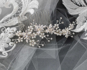 Delicate Wedding Hair Comb with Pearls