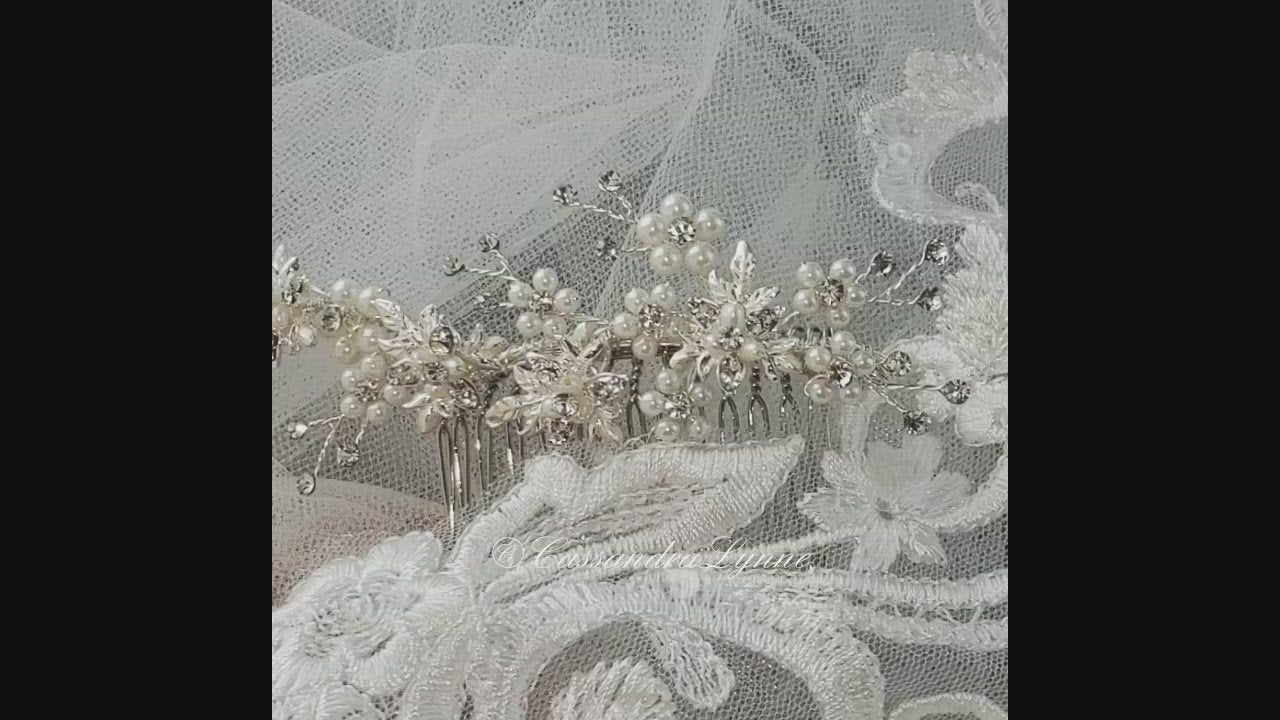 Delicate Wedding Hair Comb with Pearls