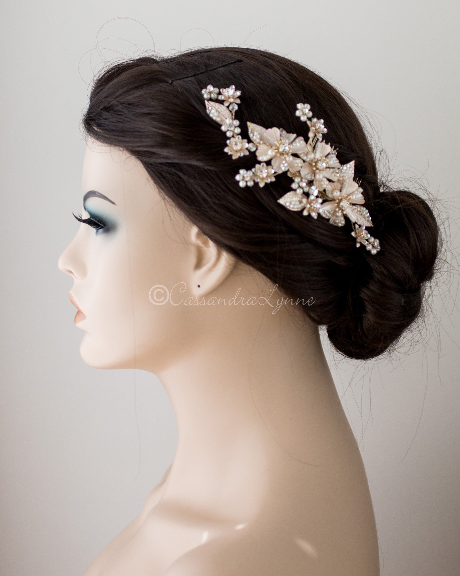 Matte Gold Metal Flowers and Pearls Comb
