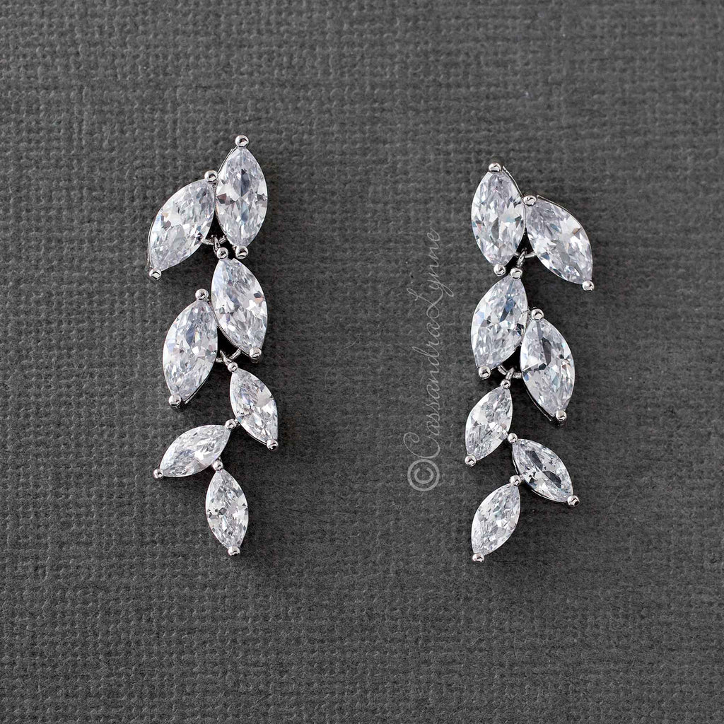 アリーエンジェルᑦᑋᵃᵑ*୨୧*˚·♡ Metal Floral Drop Earrings Silver | French Connection EU