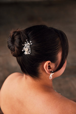 Small wedding hair clip for the bride pearls