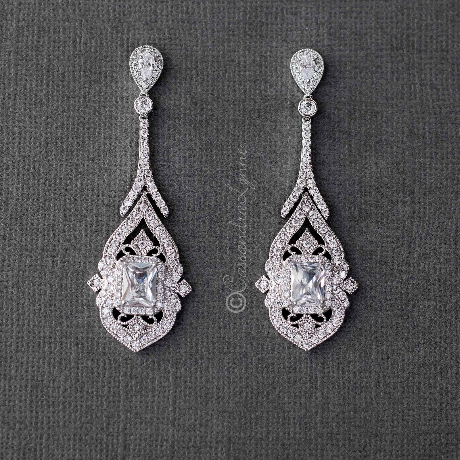 2025年のクリスマス Earrings Bridal CZ Emerald Vintage - Lynne Cassandra アンティーク雑貨